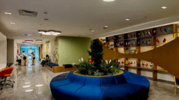 MBA OKULLARI ÇAMLICA ŞUBESİ LOBİ AHŞAP DEKORASYON
