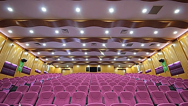 LƏNKƏRAN DOĞA KOLEJİ KONFERANS SALONU